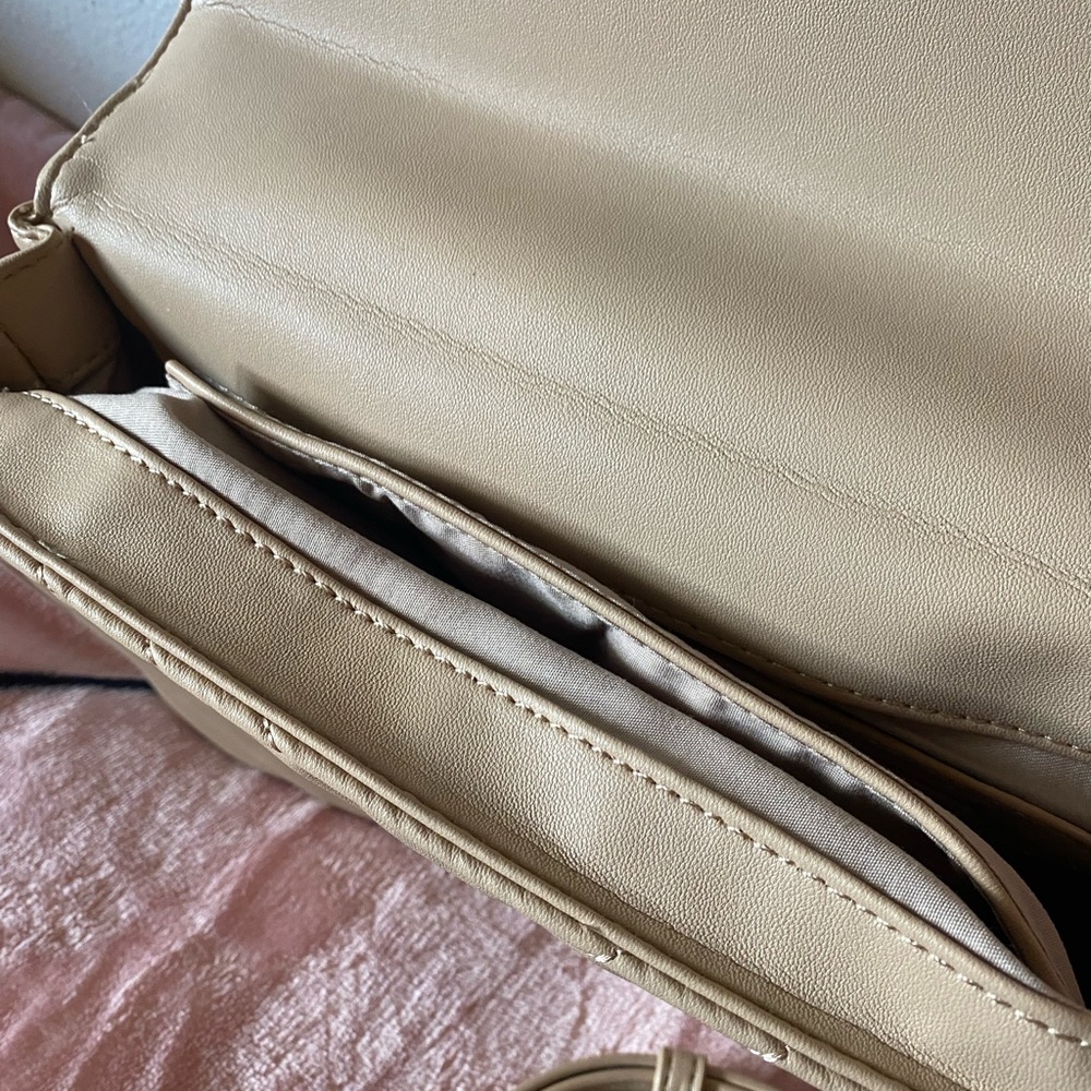 NWT beige Daisy Rose chevron flap top-handle/crossbody bag - Picture 9 of 11